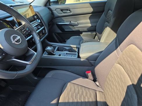 Used 2025 Nissan Pathfinder SV w/ Cargo Package FWD image 11