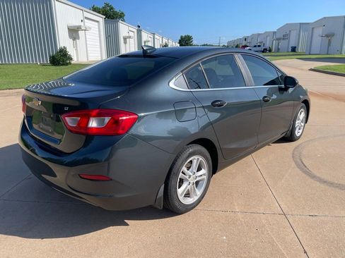 Used 2017 Chevrolet Cruze LT w/ Convenience Package FWD image 5