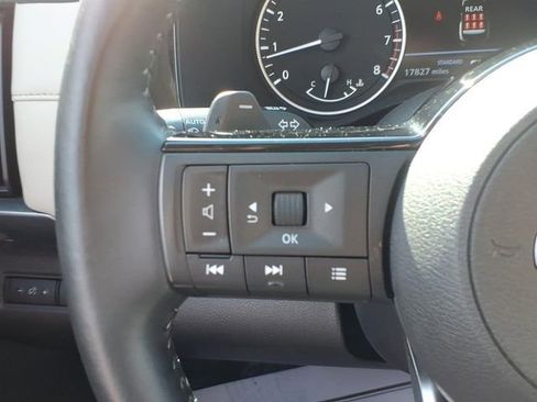 Used 2025 Nissan Pathfinder SL image 22