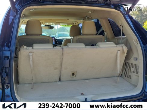 Used 2019 Toyota Highlander XLE FWD image 11