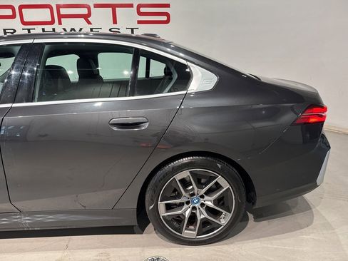 Used 2025 BMW i5 xDrive40 w/ Premium Package image 6