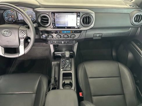 Used 2022 Toyota Tacoma TRD Sport w/ TRD Premium Sport Package AWD/4WD image 18