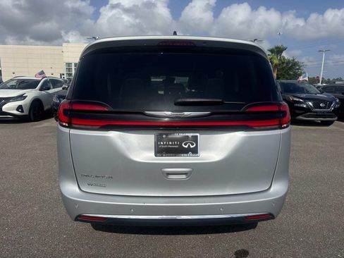 Used 2024 Chrysler Pacifica Touring-L FWD image 6