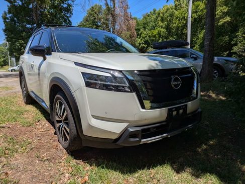 Certified 2024 Nissan Pathfinder Platinum w/ Cargo Package FWD image 1