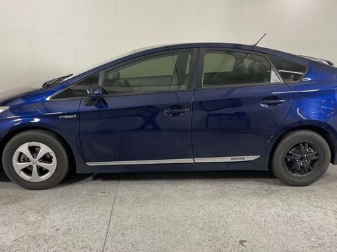 Used 2013 Toyota Prius Three w/ Preferred Accessory Pkg image 6