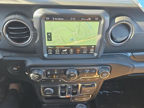 Used 2020 Jeep Wrangler Unlimited Sahara image 23