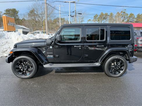 Used 2023 Jeep Wrangler Sahara w/ Cold Weather Group image 4