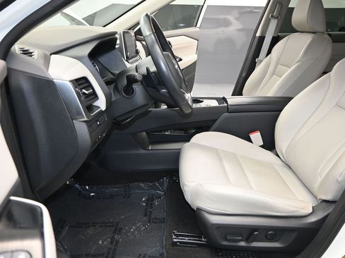 Used 2023 Nissan Rogue SV w/ SV Premium B Package image 15