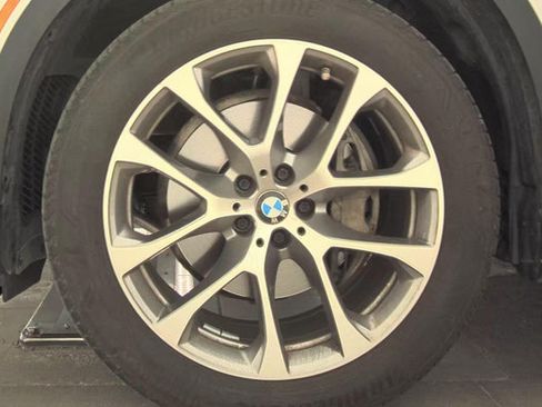 Used 2024 BMW X5 xDrive40i w/ Parking Assistance Package AWD/4WD image 6