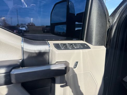 Used 2019 Ford F250 XLT w/ XLT Premium Package image 14