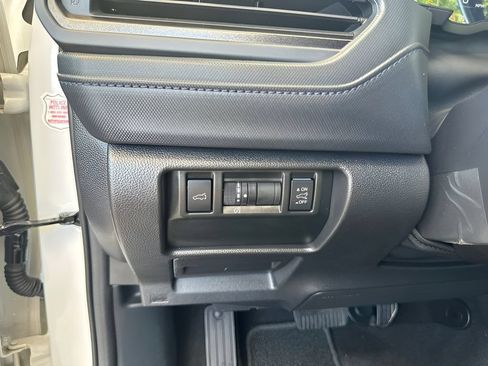 Used 2025 Subaru Forester Premium AWD/4WD image 17