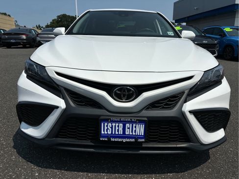 Used 2022 Toyota Camry SE w/ Cold Weather Package FWD image 3