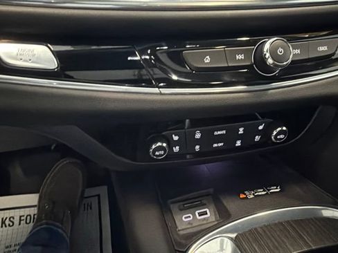 Used 2024 Buick Enclave Avenir w/ Avenir Technology Package AWD/4WD image 32
