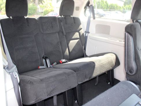 Used 2016 Dodge Grand Caravan SXT FWD image 15