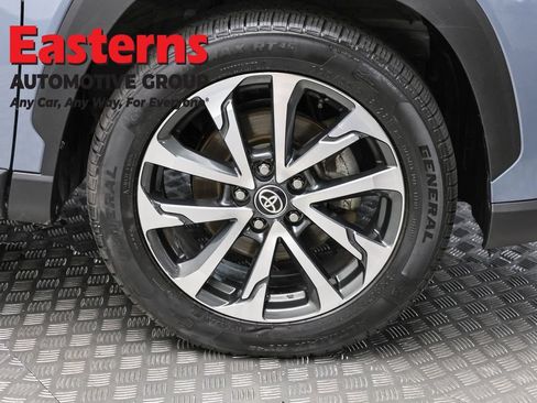 Used 2022 Toyota Corolla Cross XLE w/ Convenience Package AWD/4WD image 31