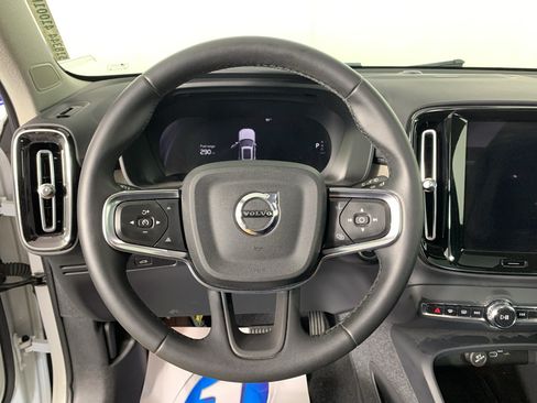 Used 2023 Volvo XC40 B5 Plus AWD/4WD image 21