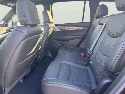 Certified 2025 Cadillac XT6 Premium Luxury w/ Platinum Package image 18