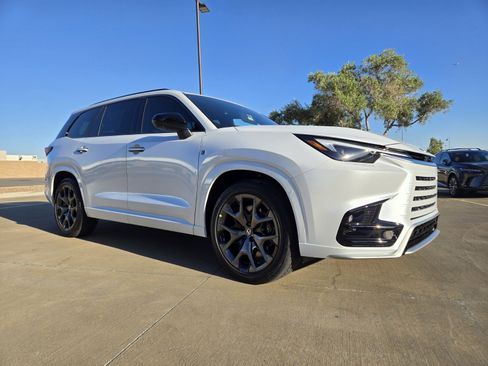 New 2026 Lexus TX 500h AWD image 2