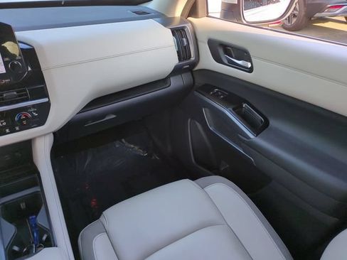 Used 2023 Nissan Pathfinder SL AWD/4WD image 17