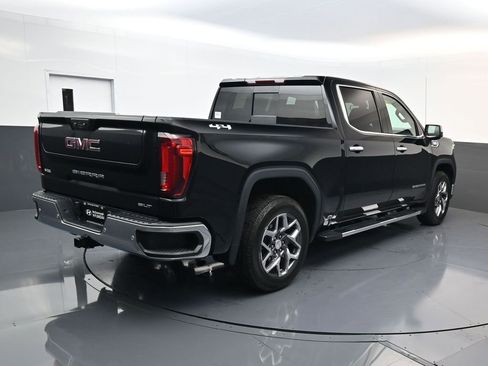 Used 2022 GMC Sierra 1500 SLT w/ SLT Premium Plus Package AWD/4WD image 6
