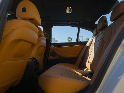 Used 2023 BMW 530e w/ Premium Package image 21