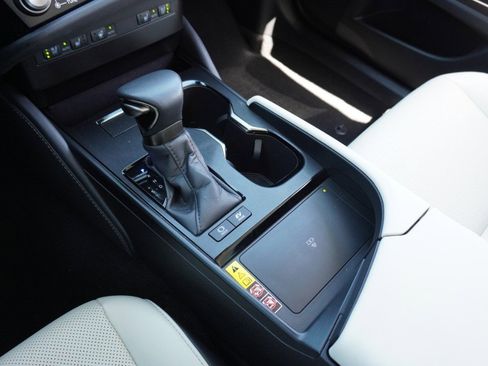 Certified 2025 Lexus ES 300h w/ Premium Package image 19