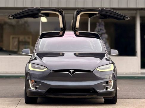 Used 2018 Tesla Model X P100D image 3