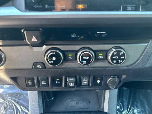 Used 2018 Toyota Tacoma TRD Off-Road image 18