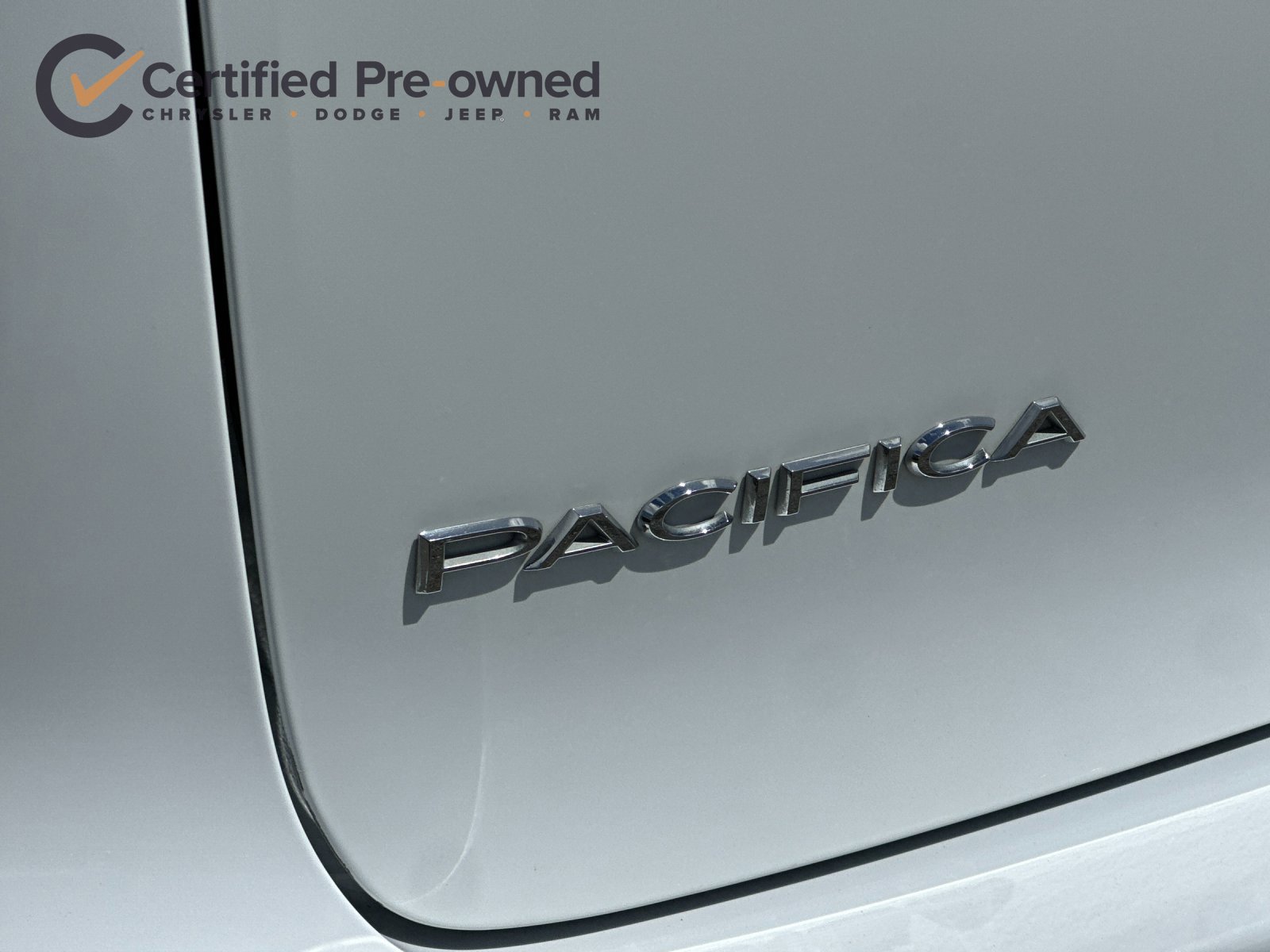 Used 2024 Chrysler Pacifica Touring-L FWD image 28