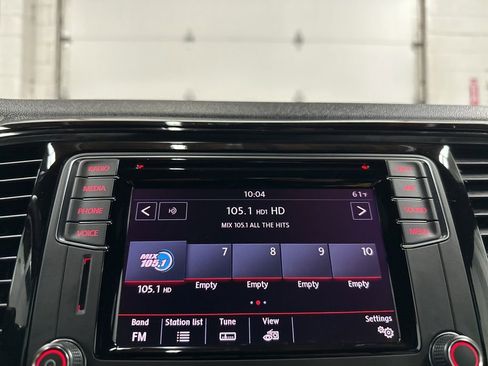 Used 2018 Volkswagen Beetle 2.0T FWD image 28