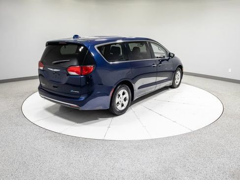 Used 2018 Chrysler Pacifica Touring Plus FWD image 29