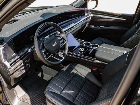 Used 2025 Cadillac Escalade V image 40
