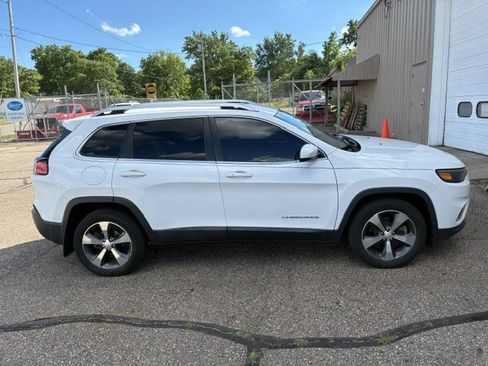 Used 2019 Jeep Cherokee Limited FWD image 3
