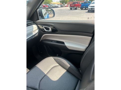Used 2025 Jeep Compass Limited w/ Sun & Sound Group AWD/4WD image 9