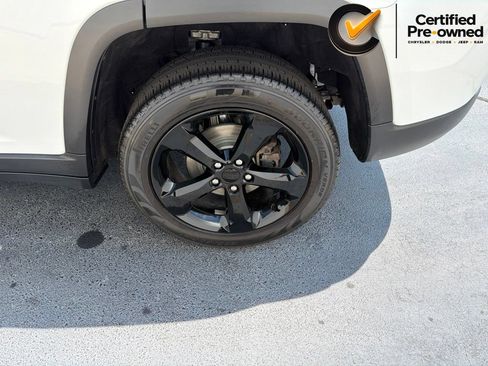 Certified 2023 Jeep Grand Cherokee Limited w/ Black Appearance Package AWD/4WD image 17