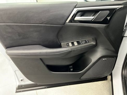 Used 2025 Mitsubishi Outlander SE AWD/4WD image 14