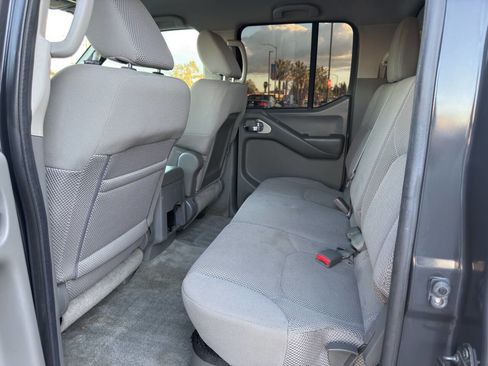 Used 2012 Nissan Frontier SV w/ SV Premium Utility Pkg image 11