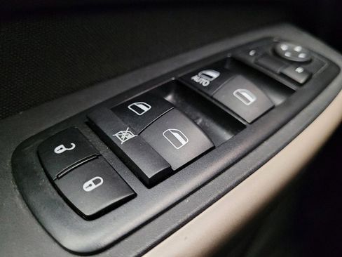 Used 2018 Jeep Cherokee Latitude image 27