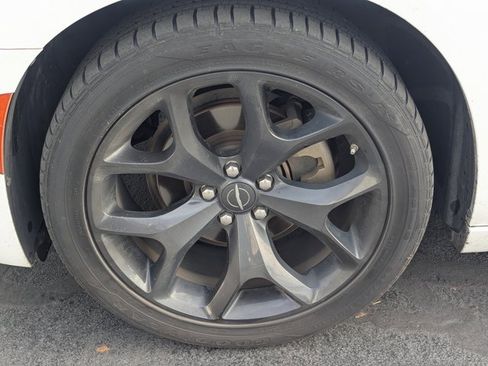 Used 2022 Chrysler 300 Touring w/ Sport Appearance Package image 13