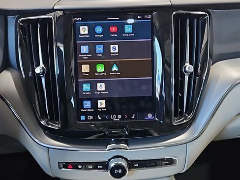 Used 2022 Volvo XC60 B5 Momentum image 31