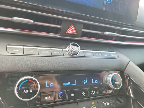 Used 2023 Hyundai Elantra Limited image 20