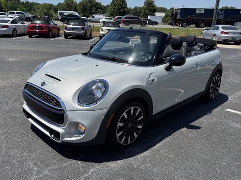 Used 2019 MINI Cooper S w/ Signature Upholstery Package FWD image 6