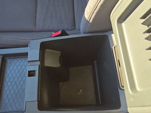 Used 2023 Nissan Frontier SV image 12