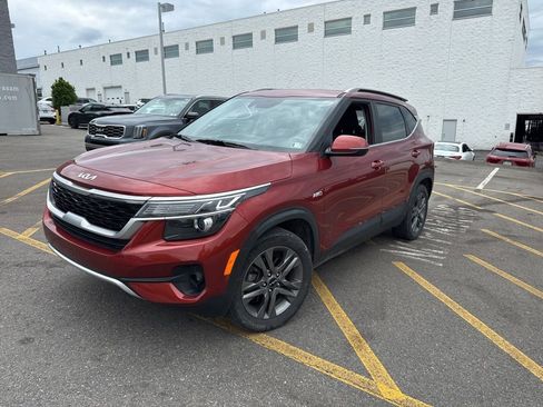 Certified 2023 Kia Seltos S AWD/4WD image 3