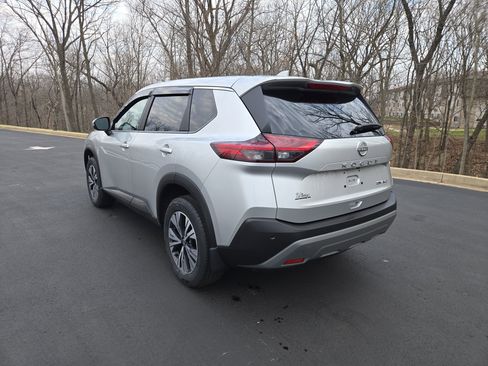 Used 2023 Nissan Rogue SV image 6