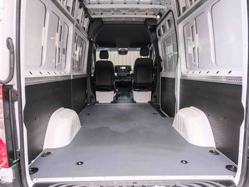 Used 2024 Mercedes-Benz Sprinter 2500 image 29