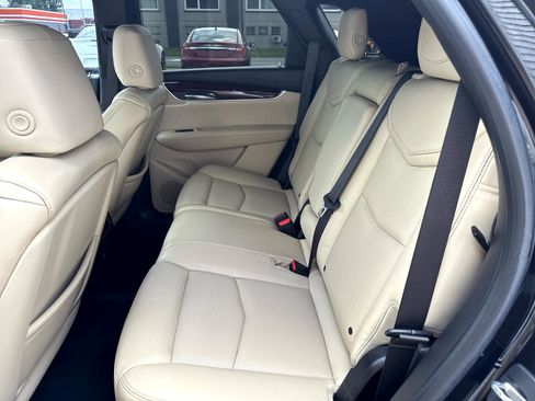 Used 2017 Cadillac XT5 Luxury w/ Driver Awareness Package image 10
