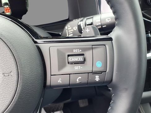 Used 2025 Nissan Pathfinder Platinum w/ Black Appearance Package image 23