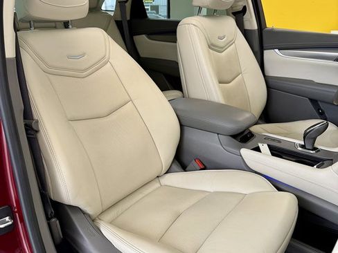 Used 2017 Cadillac XT5 Premium Luxury FWD image 16