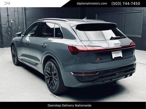 Used 2024 Audi Q8 e-tron Prestige AWD/4WD image 5